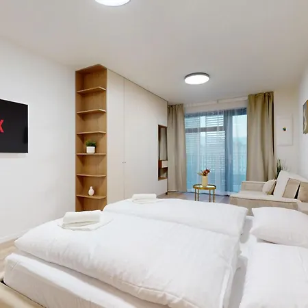 Downtown W King Size Bed And Ac * ברטיסלאבה