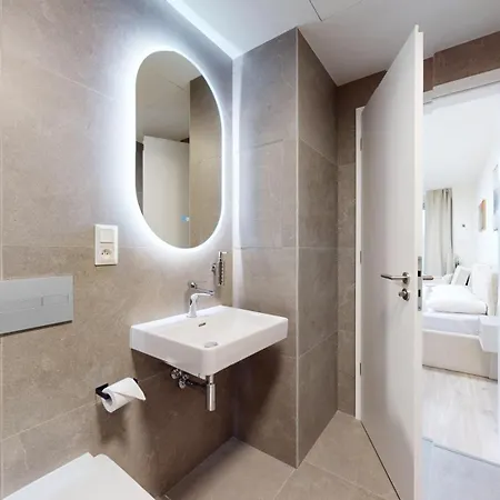 Downtown W King Size Bed And Ac