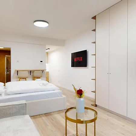 Downtown W King Size Bed And Ac Апартаменты Братислава
