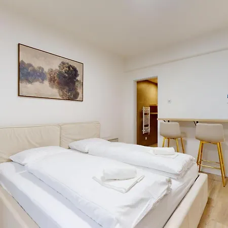 Апартаменты Downtown W King Size Bed And Ac Братислава